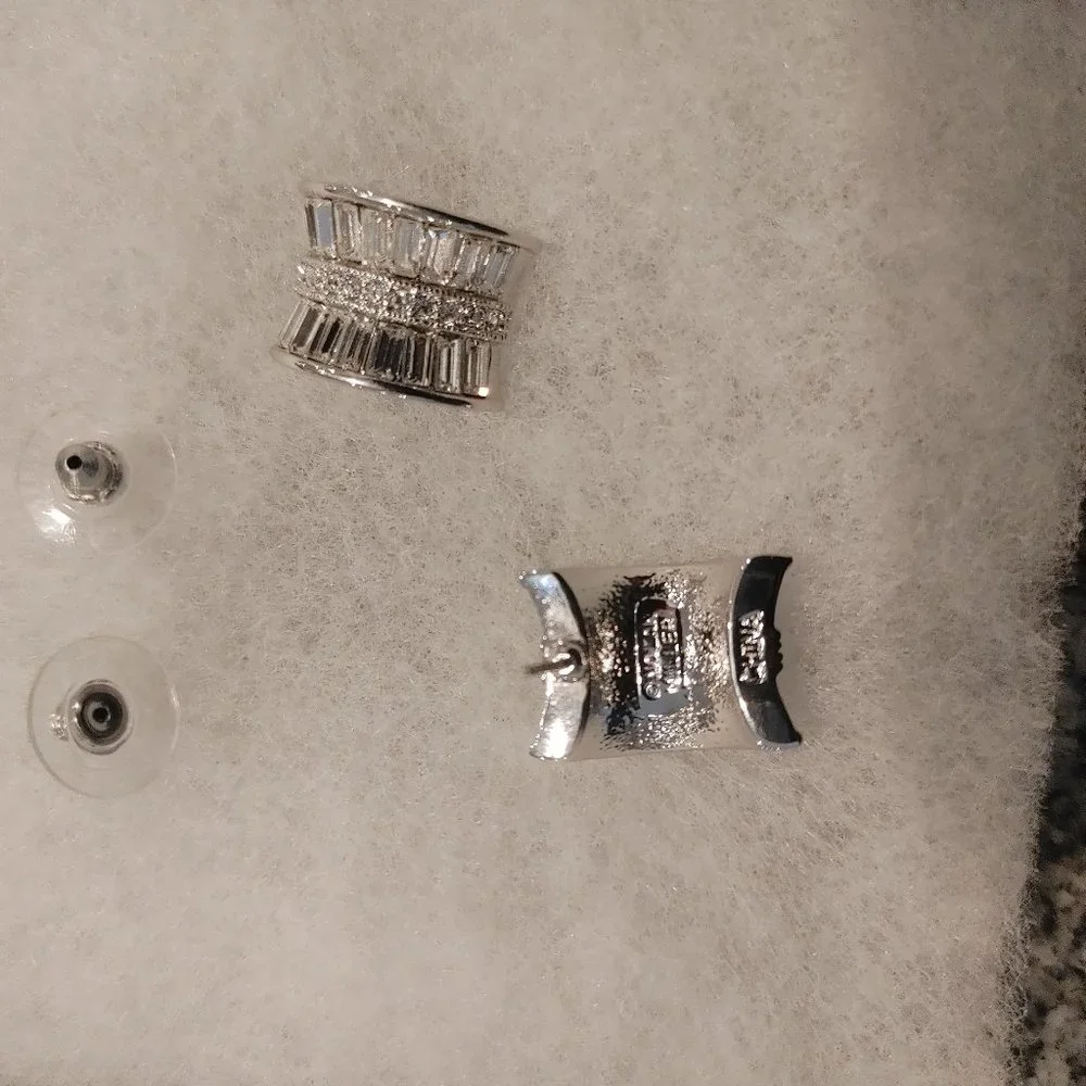 Nolan Miller stud earrings with backs, signed - Picture 13 of 16